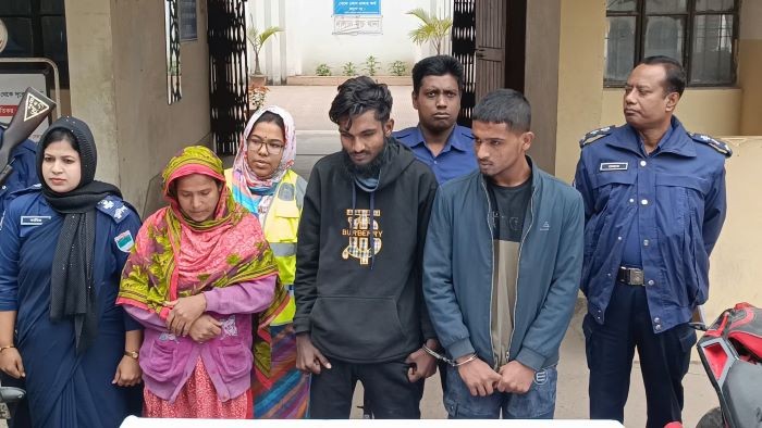 মহেশপুরে বিপুল পরিমাণ ইয়াবাসহ ৩ জন আটক, মোটরসাইকেল ও নগদ টাকা জব্দ
